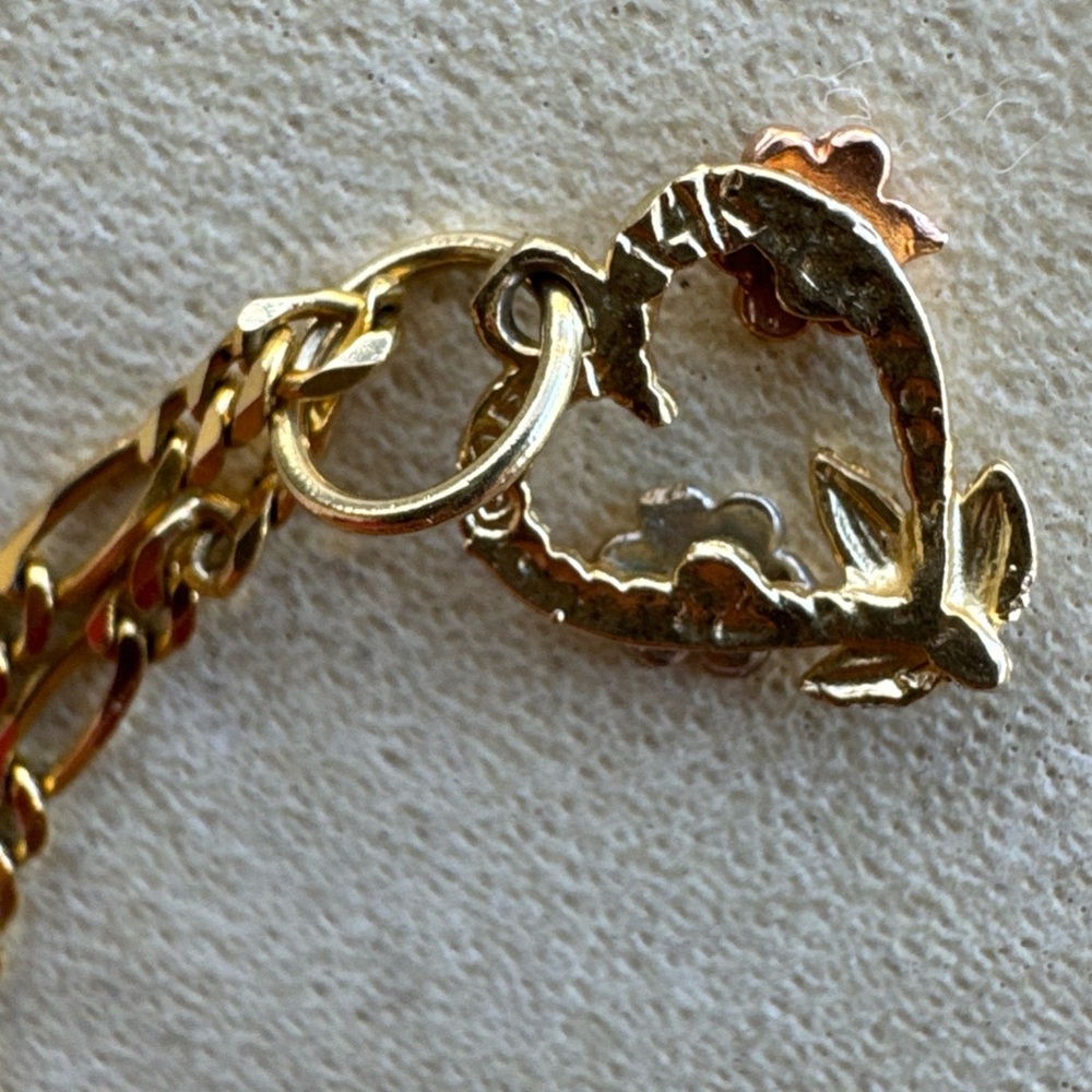 Solid 14k 7” yellow gold linked heart charm bracelet - Picture 4 of 7